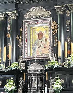 24 Schwarze Madonna.